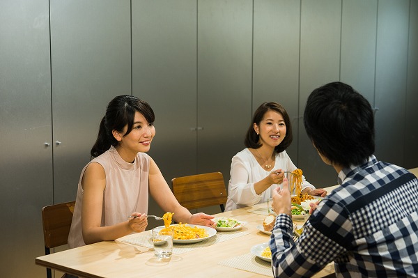男女でこんなに違う!盛り上がる恋バナの特徴
