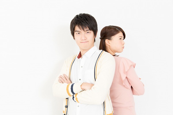 もううんざり…束縛する彼氏への対処法って?