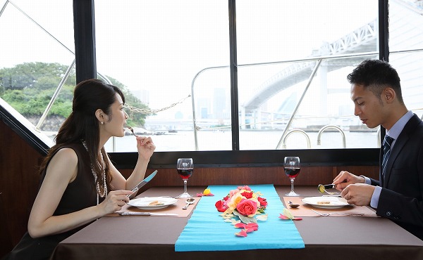 ドキドキの初デート!食事のときに気をつけたいこと4選