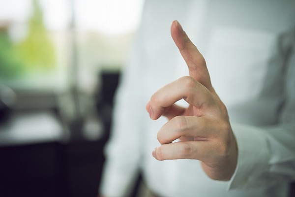 敬遠されがち!理屈っぽい人の特徴と改善方法