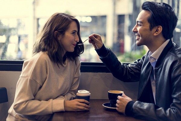 モテる肉食女子とモテない肉食女子の決定的な違い!狙った男性をゲットするためのテクニックとは