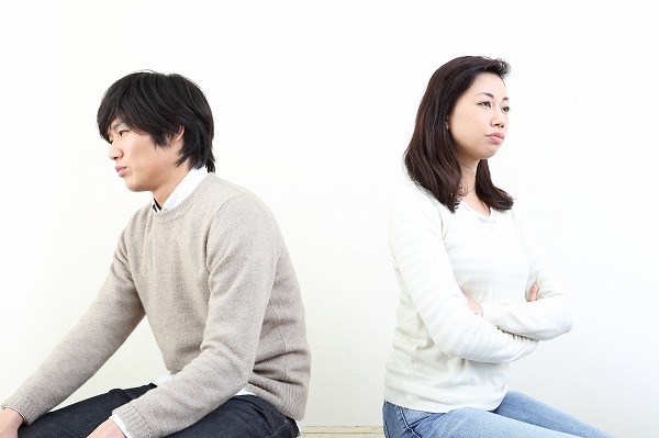 深刻な若者の恋愛離れ!その原因と社会に与える影響とは