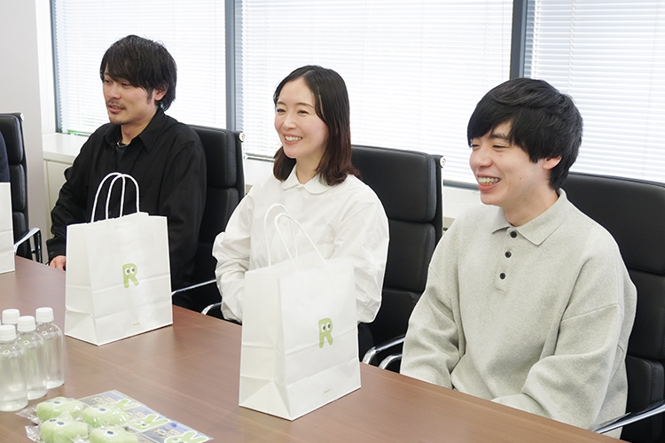 ���󥿥ӥ塼����